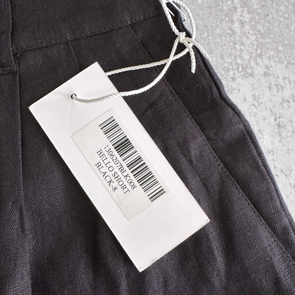 Reformation Bello Short Black - Picture 3 of 5